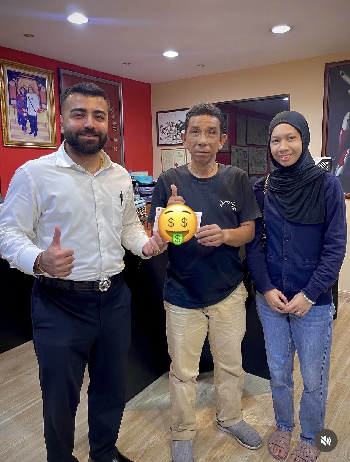 Client receiving settlement cheque at Peguam Rohan's office